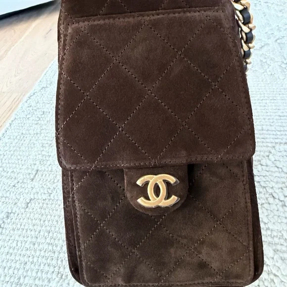 New CHANEL 25 Brown Suede Small
Hobo Tote - Picture 6 of 12